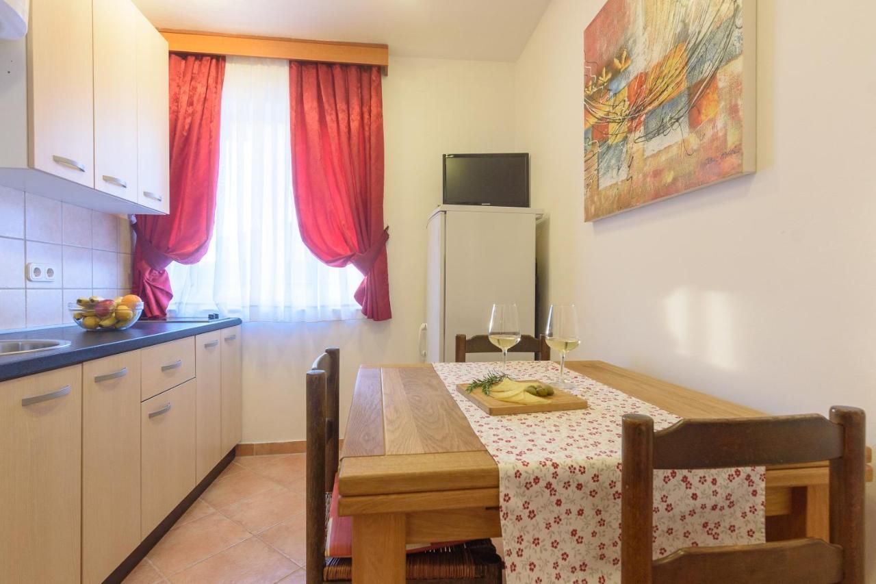 Apartmani "Jadran" Pag Town Exterior photo